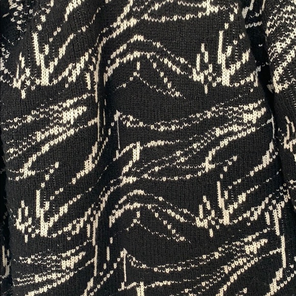 Women’s black and white print sweater jacket - Picture 4 of 4